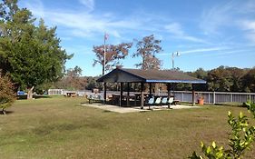 Suwannee Gables Motel & Marina